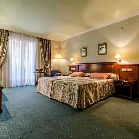 Hotel Infanta Cristina 4*