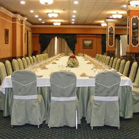 ホテル Infanta Cristina ハエン