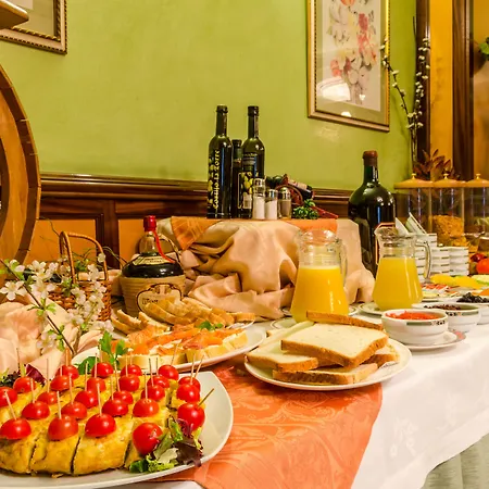 Infanta Cristina ホテル ハエン